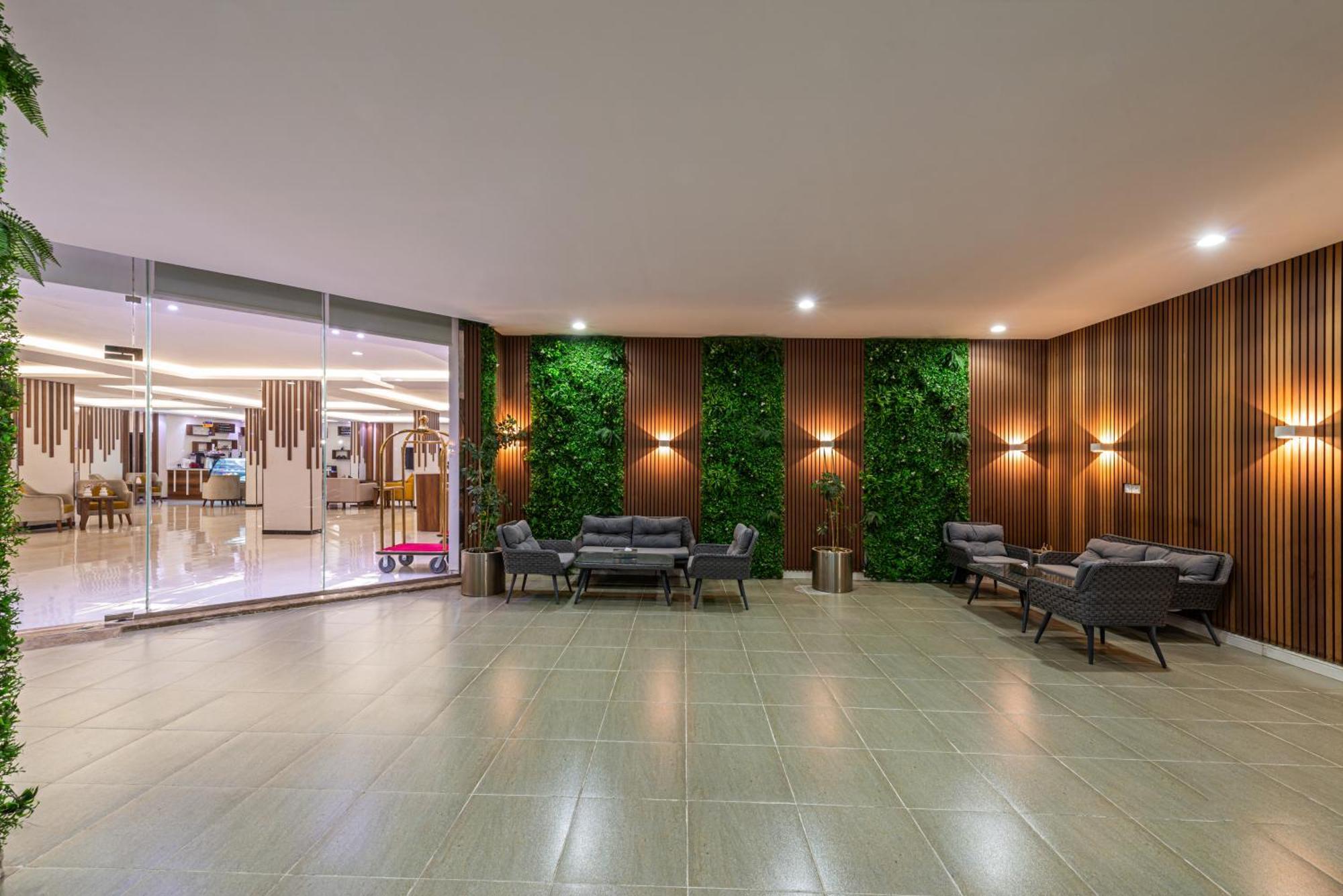 The Palace Hotel Suites Hamisz-Musait Kültér fotó